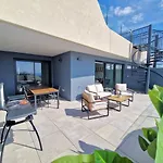 Sr Oasis 325 2 Bdr Penthouse With Sea View 埃斯特波纳